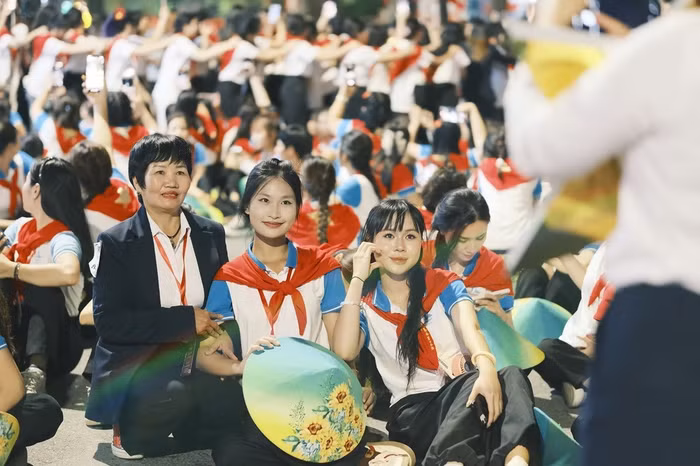 Thị trường thời trang, phụ kiện yêu nước sôi động trước thềm Quốc khánh 2/9