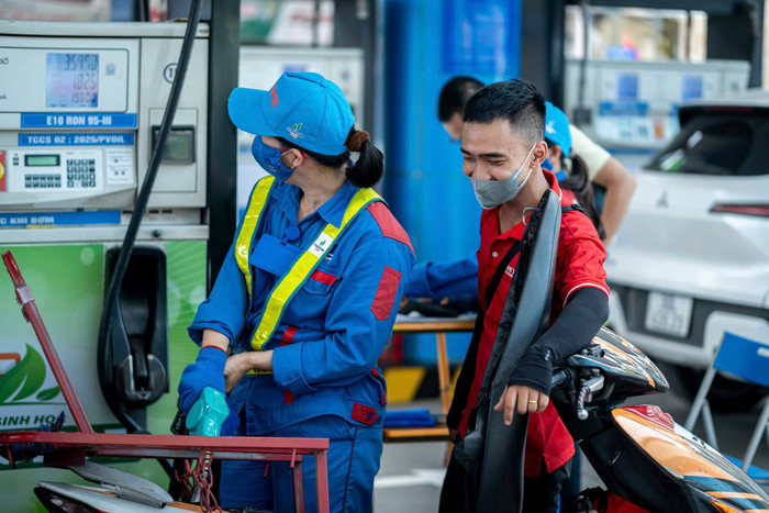 Giá xăng đồng loạt tăng trở lại