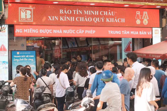 Vàng đảo chiều tăng mạnh, SJC tiến sát 160 triệu đồng/lượng