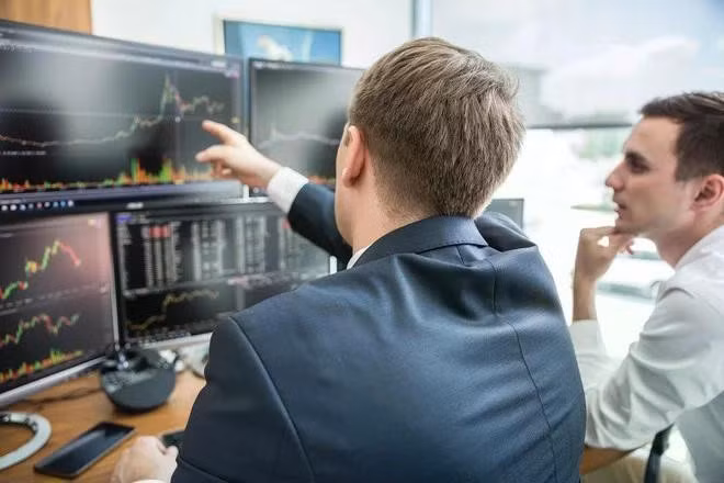 Nhà đầu tư nước ngoài bán ròng hơn 9.500 tỷ đồng trên HOSE trong tháng 3/2025