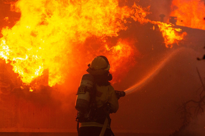 2025-01-08t025959z-2123281018-rc245caxfp3c-rtrmadp-3-california-wildfires-1736325842.jpg