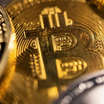 Chưa lấy được đà, giá Bitcoin vẫn lình xình quanh ngưỡng 105.000 USD