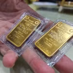 Vàng lại quay đầu giảm sâu, người mua “mất ngay” 4 triệu đồng/lượng