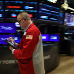 Phố Wall phục hồi, giá dầu neo ở mốc cao