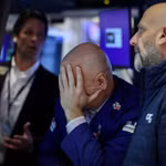 Phố Wall giảm điểm, giá dầu thu hẹp đà tăng 