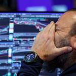 Phố Wall chạm đáy 3 tháng vì căng thẳng thuế quan