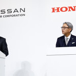 CEO Nissan và CEO Honda cùng phát biểu trong cuộc họp báo chung về đàm phán sáp nhập