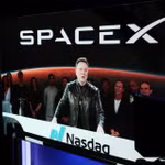 SpaceX bùng nổ ngày chào sàn, Elon Musk thành tỷ phú nghìn tỷ USD đầu tiên trên thế giới