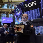 Mỹ, Iran cùng phát tín hiệu ngừng bắn, giá dầu trượt giảm trước khả năng hạ nhiệt xung đột Trung Đông 