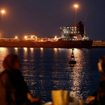 Giá xăng tại Mỹ tăng sốc 29%: Nút thắt Hormuz và thế khó của ông Trump