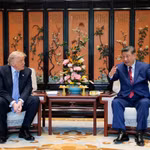 Tổng thống Mỹ Donald Trump (bên trái) và Chủ tịch Trung Quốc Tập Cận Bình