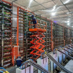 Phần cứng được sử dụng được gọi là giàn đào (mining rig)