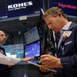 Chứng khoán Mỹ tăng điểm, giá dầu giảm nhẹ