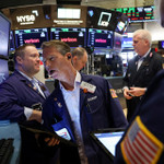 Nasdaq và S&P 500 giảm do sức ép từ ngành công nghệ