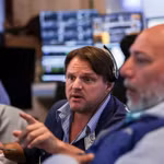 Dow Jones lập đỉnh mới, giá dầu tăng nhẹ