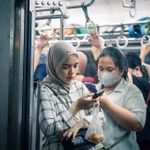 Giới trẻ Indonesia mắc kẹt trong vòng xoáy vay nợ online