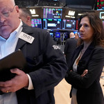 Dow Jones lập kỷ lục mới, Phố Wall "ăn mừng" sau bài phát biểu của Fed 