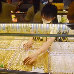 Giá vàng đảo chiều đi lên, nhà đầu tư vẫn thận trọng