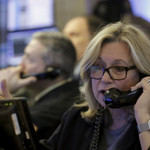 Dow Jones lập kỷ lục ba phiên liên tiếp, thị trường chờ dữ liệu then chốt