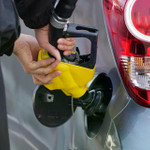 Áp lực giá xăng tại Đức: Thuế cao hay doanh nghiệp “đẩy giá”? 