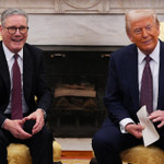Thủ tướng Anh Keir Starmer (bên trái) và Tổng thống Mỹ Donald Trump tại Nhà Trắng vào ngày 27/2