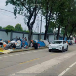 Giới trẻ Trung Quốc cắm trại trên dọc đường phố Vũ Hán trong dịp nghỉ Tuần lễ Vàng