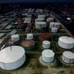 Thế mắc kẹt của ngành sản xuất Indonesia