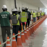 Mỹ tuyên bố siết chặt truy quét lao động nhập cư, Hàn Quốc điều máy bay đón công dân về nước 
