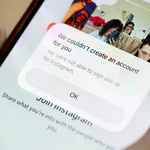 Một thông báo trên ứng dụng Instagram cho thấy người dùng không thể tạo tài khoản, được ghi nhận tại Australia vào tháng 12/2025