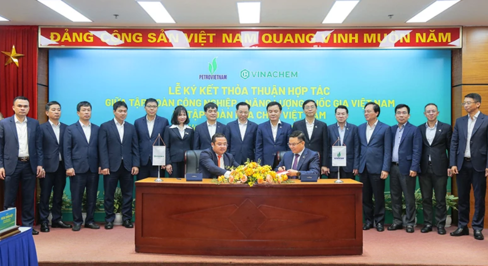 Petrovietnam và Vinachem ký hợp tác toàn diện ngày 16/4, nhằm tận dụng thế mạnh riêng mỗi bên và tạo hiệu ứng cộng hưởng, nâng cao hiệu quả hoạt động sản xuất kinh doanh anh2-1.png