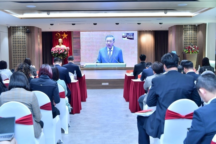 Tổng Bí thư Tô Lâm phát biểu chỉ đạo tại Hội nghị toàn quốc về đột phá phát triển khoa học, công nghệ, đổi mới sáng tạo và chuyển đổi số quốc gia tại điểm cầu TSC Vietcombank ngày 13/01/2025 ddd.jpg