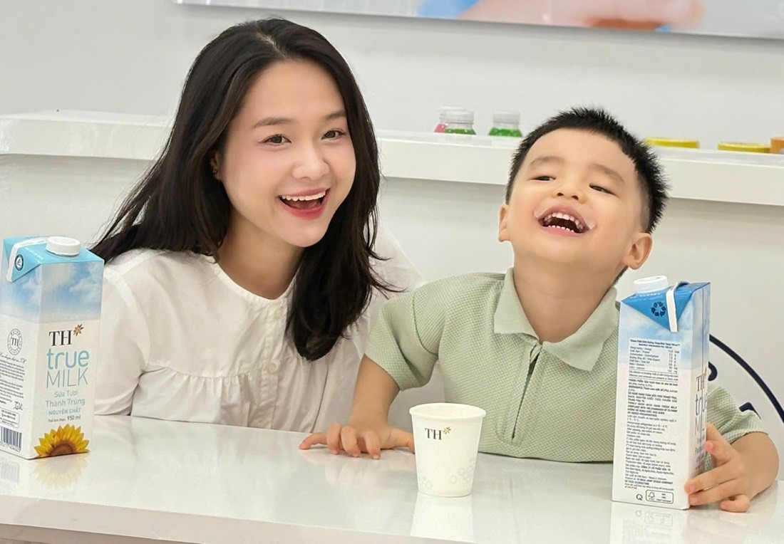 Sữa Tươi thanh trùng TH true MILK với hai phiên bản: Nguyên chất và ít đường đáp ứng đa dạng nhu cầu của người tiêu dùng hiện đại z6794605848142-77161f0ddbdbd9f7178d368cbbc7fe19.jpg