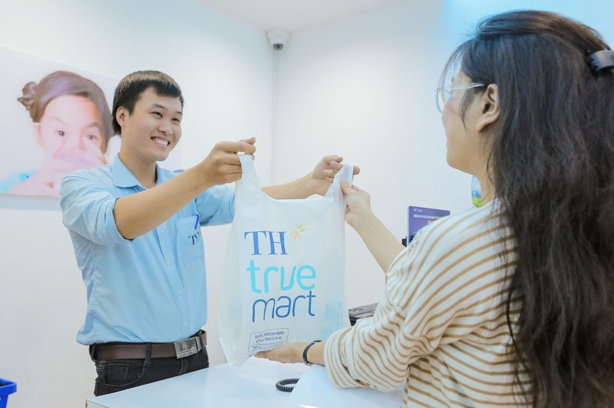 Túi làm từ chất liệu sinh học được sử dụng tại TH true mart từ năm 2018 ef.jpg