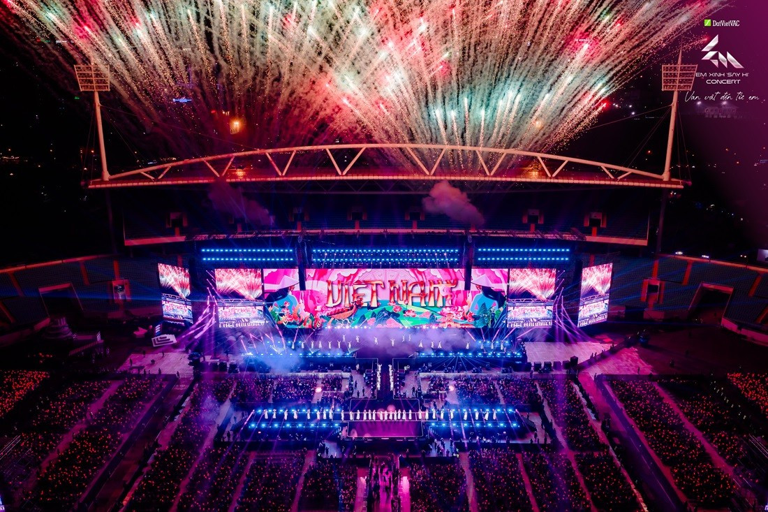 Sân vận động Quốc gia Mỹ Đình được “phủ tím” tại Em Xinh “Say Hi” concert đêm 2 dji-20251011193134-0132-d.jpg