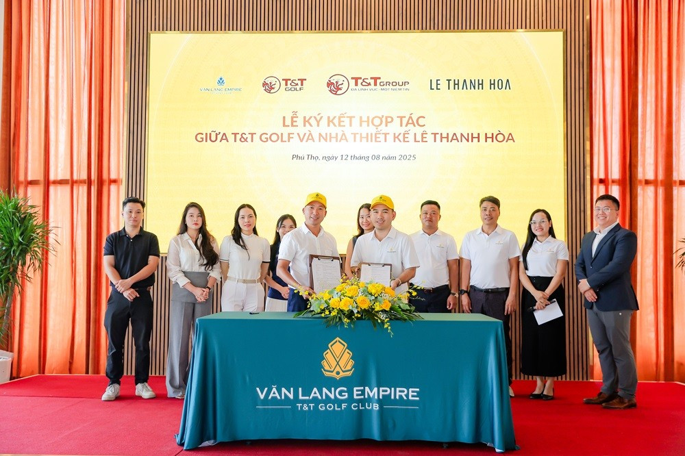 Ông Nhữ Văn Hoan, Tổng Giám đốc T&T Golf và Nhà thiết kế Lê Thanh Hòa tại lễ ký kết hợp tác anh-1-1.jpg