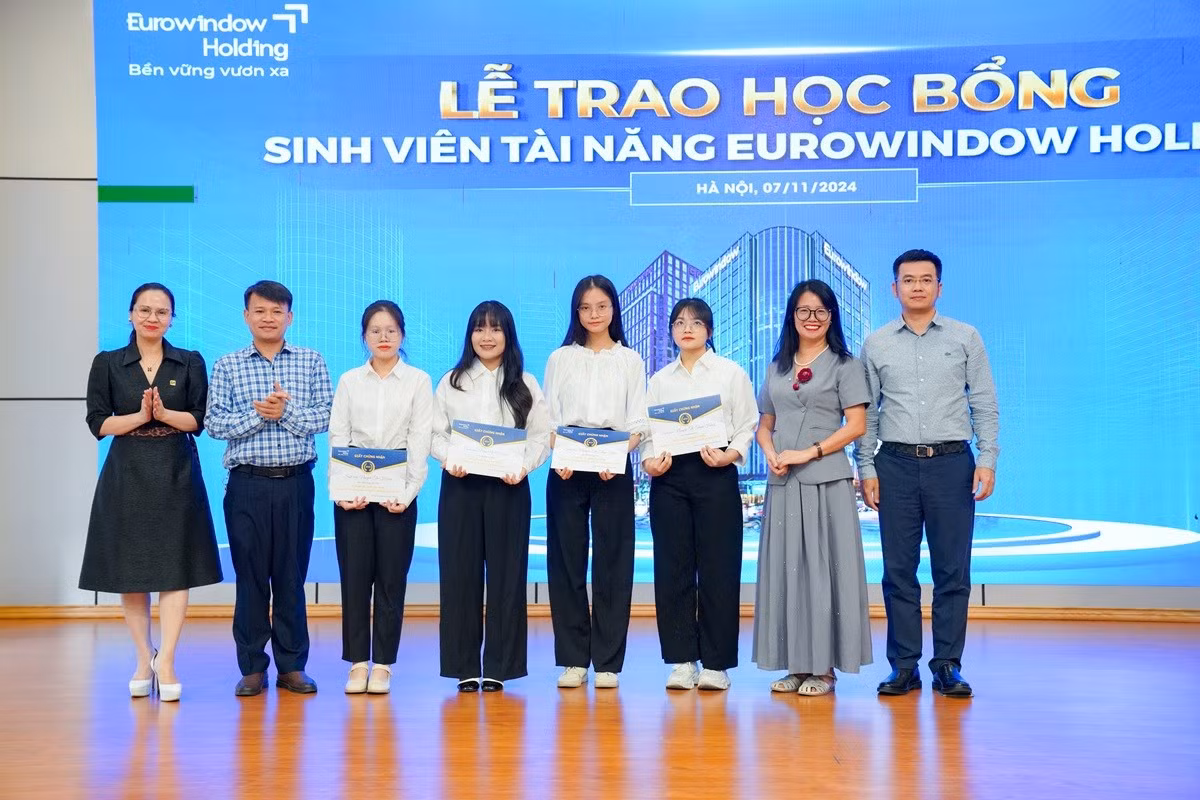 ewh02347.jpg.avif
