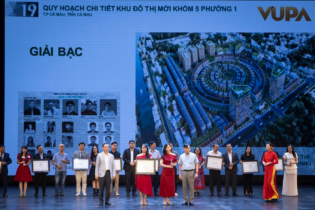 Hai đồ án/dự án của T&T Group được vinh danh giải Bạc và giải Đồng. anh-1-trao-thuong-giai-bac-du-an-ca-mau.jpg