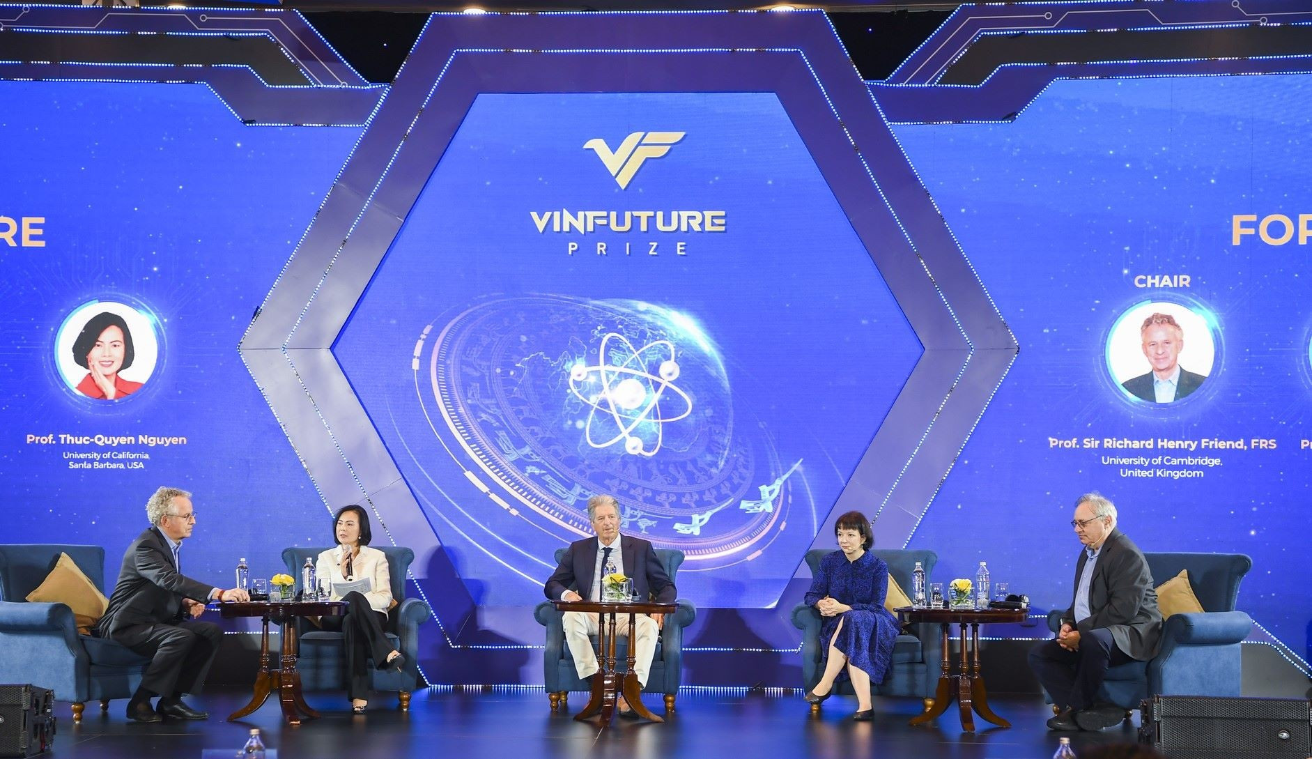 Tọa đàm Khoa học vì Cuộc sống do Quỹ VinFuture tổ chức hàng năm thảo luận về những chủ đề quan trọng trong xu hướng phát triển công nghệ thế giới. Ảnh: VFP anh-2-1.jpg