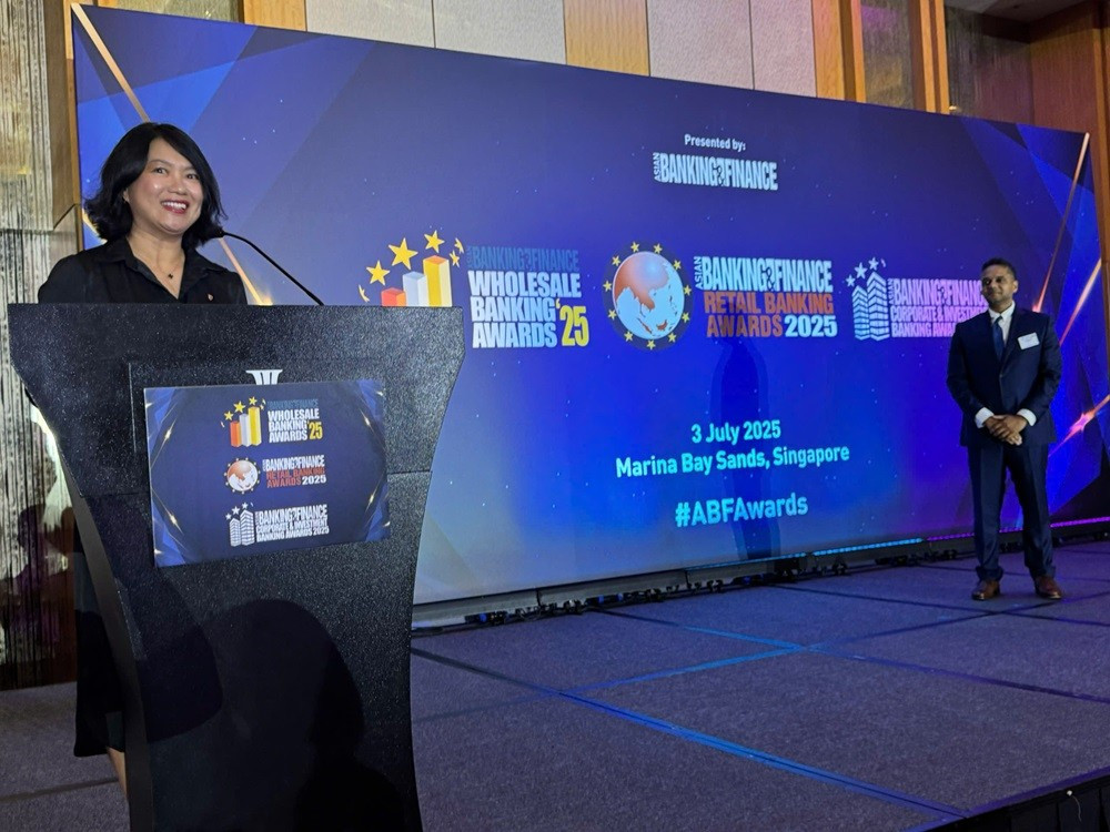 Bà Nguyễn Thị Hồng Vân, Giám đốc Khối Pháp chế và Tuân thủ của Vietcombank phát biểu tại Lễ trao giải ABF 2025 qlrrth-bai-truyen-thong-nhan-giai-abf-2025-anh-4.jpg