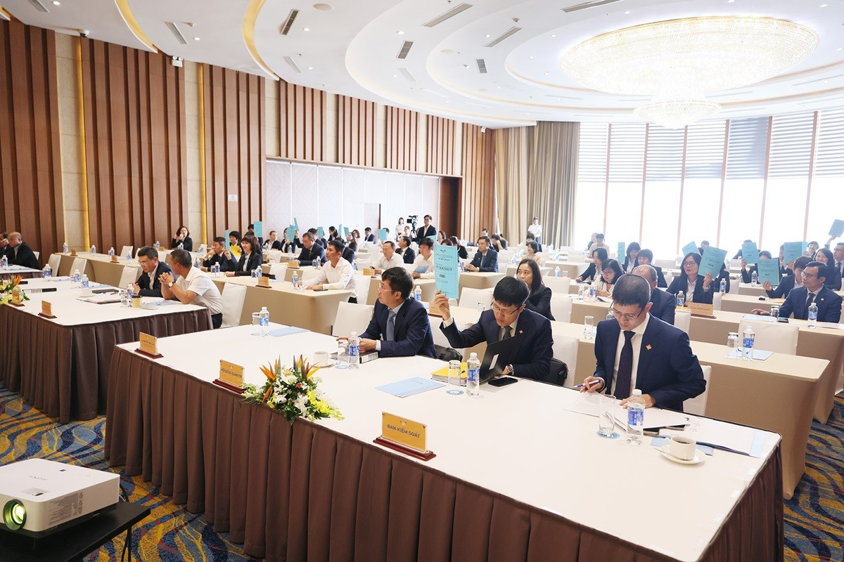 Kết thúc đại hội, các nội dung trình bày đã được các cổ đông thông qua với tỷ lệ gần như tuyệt đối anh-minh-hoa-05.jpg
