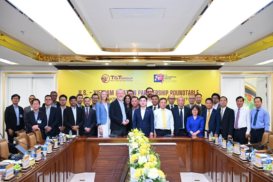 Các đại biểu chụp ảnh lưu niệm tại buổi tọa đàm anh-1-7.jpg