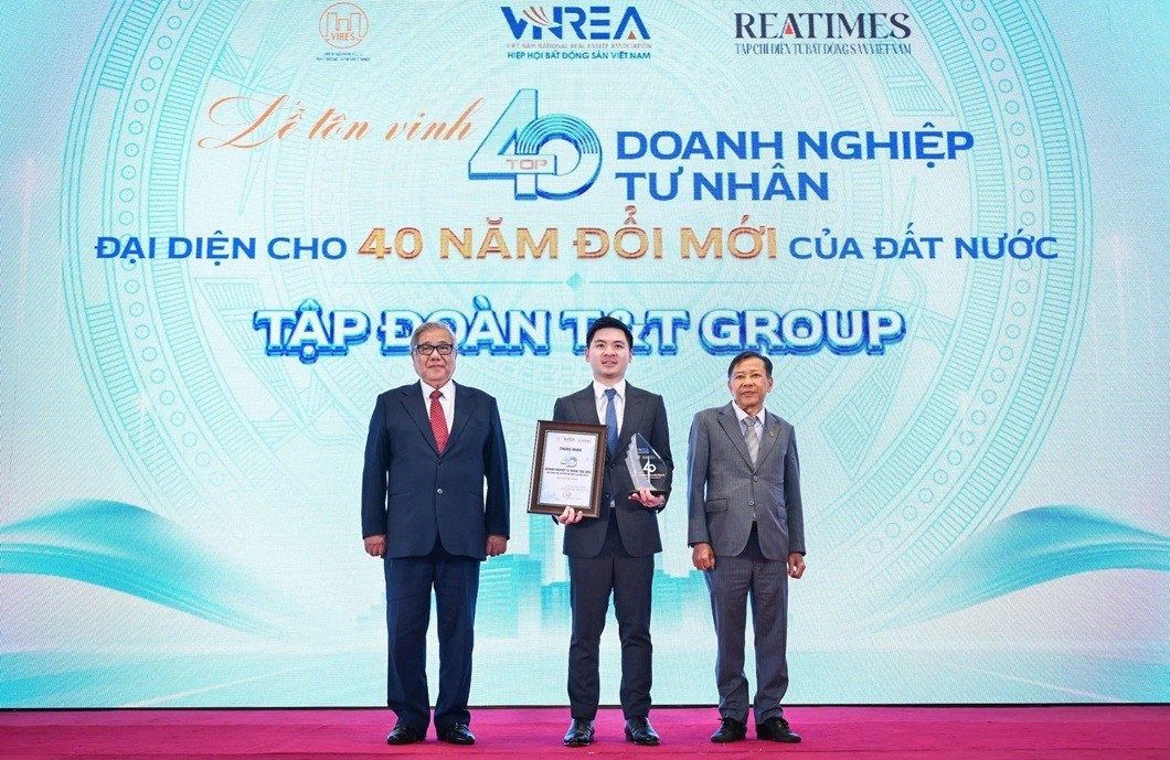 Phó Chủ tịch HĐQT T&T Group Đỗ Vinh Quang tại lễ vinh danh. anh-1-4.jpg