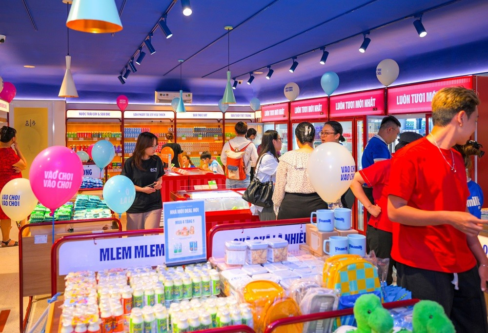 Các cửa hàng Vinamilk đã được thay đổi đồng bộ theo nhận diện thương hiệu mới kqkd-q3-03b.jpg