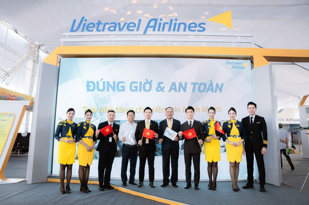 Vietravel Airlines chính thức khai trương gian trưng bày tại Triển lãm Thành tựu đất nước anh-1-5.jpg