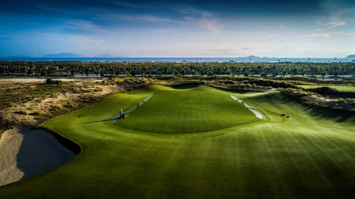 cara-golf-2.jpg