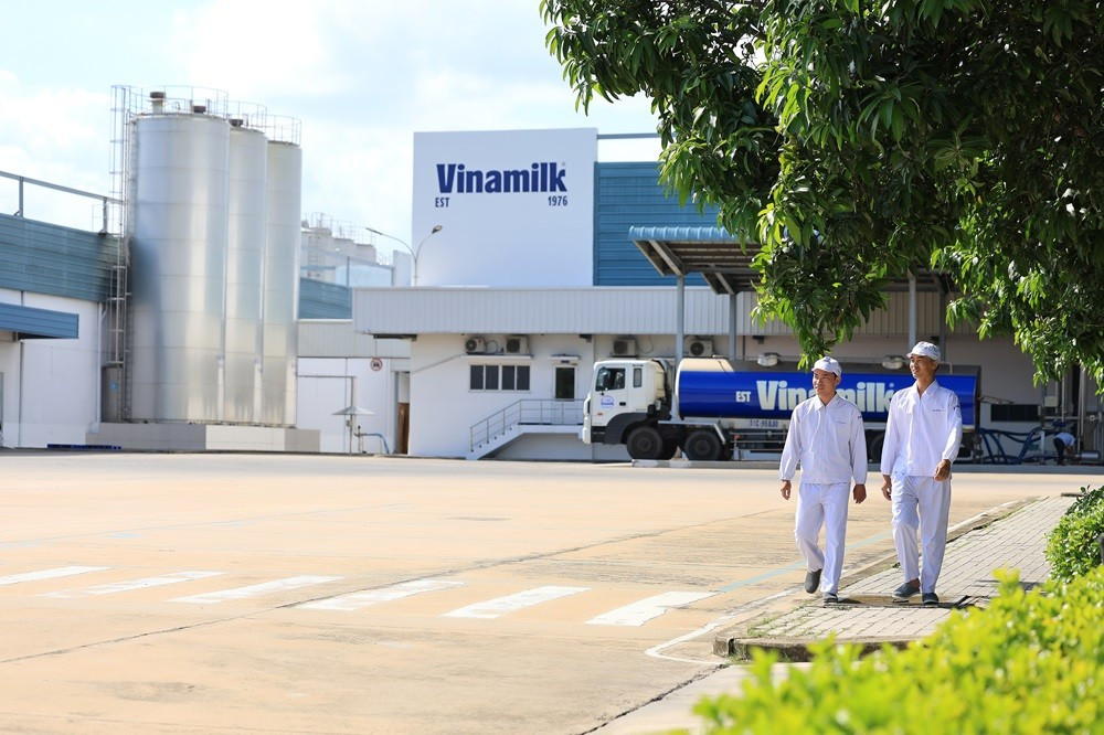 Vinamilk là doanh nghiệp sữa đầu tiên sở hữu cả trang trại và nhà máy đạt trung hòa carbon theo tiêu chuẩn PAS 2060:2014 anh-3b-1.jpg