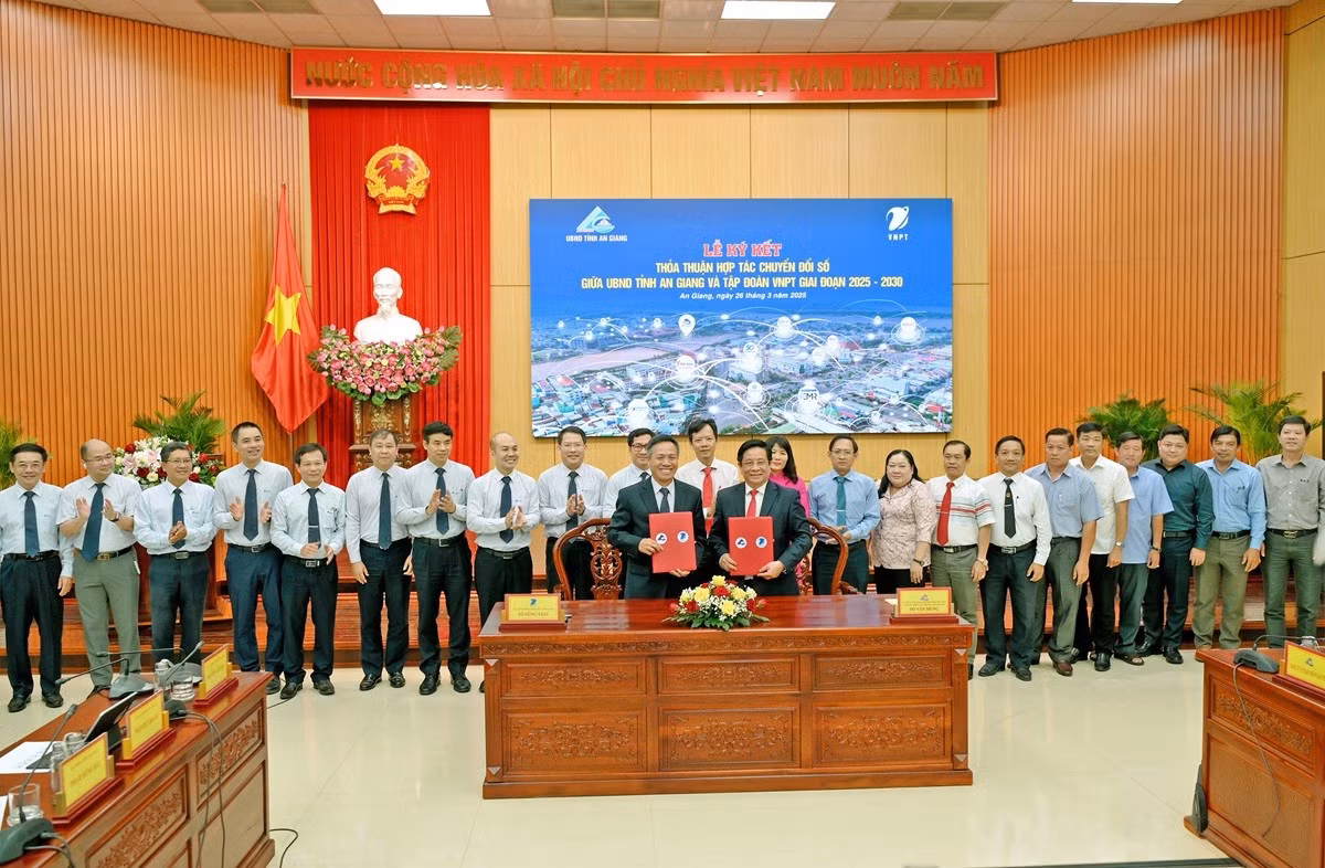 ubnd-tinh-an-giang-va-tap-doan-vnpt-ky-ket-thoa-thuan-hop-tac-ve-chuyen-doi-so-giai-doan-2025-2030.jpg