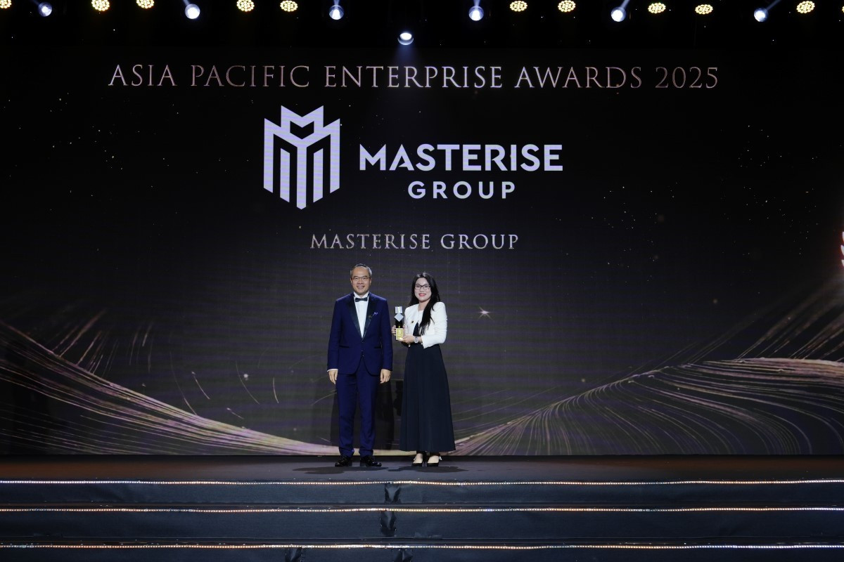 Đại diện Masterise Group nhận giải thưởng Corporate Excellence Award tại lễ trao giải Asia Pacific Enterprise Awards 2025 asia-1.jpg