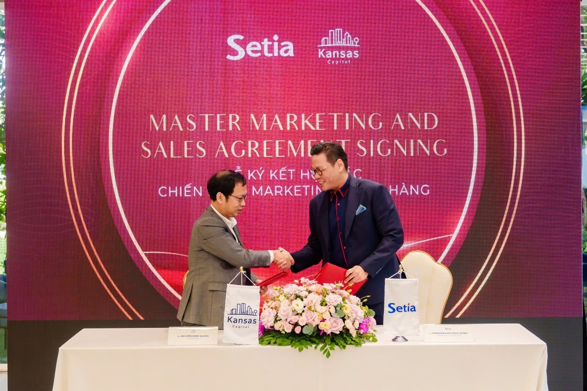Ông Nguyễn Minh Quang, Chủ tịch Kansas Capital (bên trái) và ông Sherman Kam Hock Leong, Giám đốc điều hành Setia Lái Thiêu công bố quan hệ hợp tác giữa hai đơn vị setia-1a.jpg