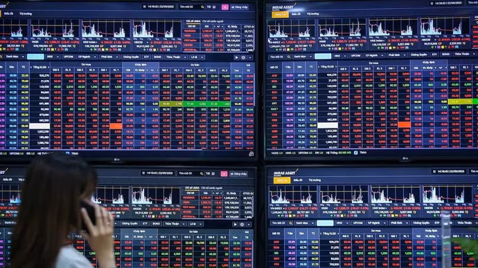 VN-Index rung lắc mạnh gần đỉnh, nguy cơ điều chỉnh lan rộng